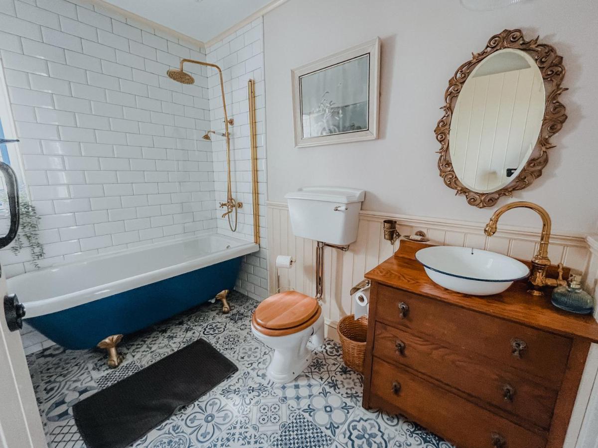 Secluded Thatched Cottage, Near Beaches & Hill Walking Rashenny Eksteriør bilde