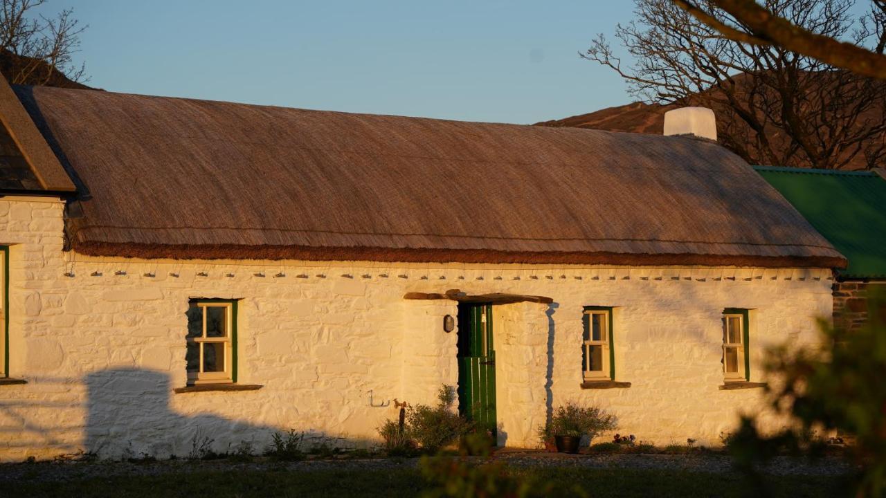 Secluded Thatched Cottage, Near Beaches & Hill Walking Rashenny Eksteriør bilde
