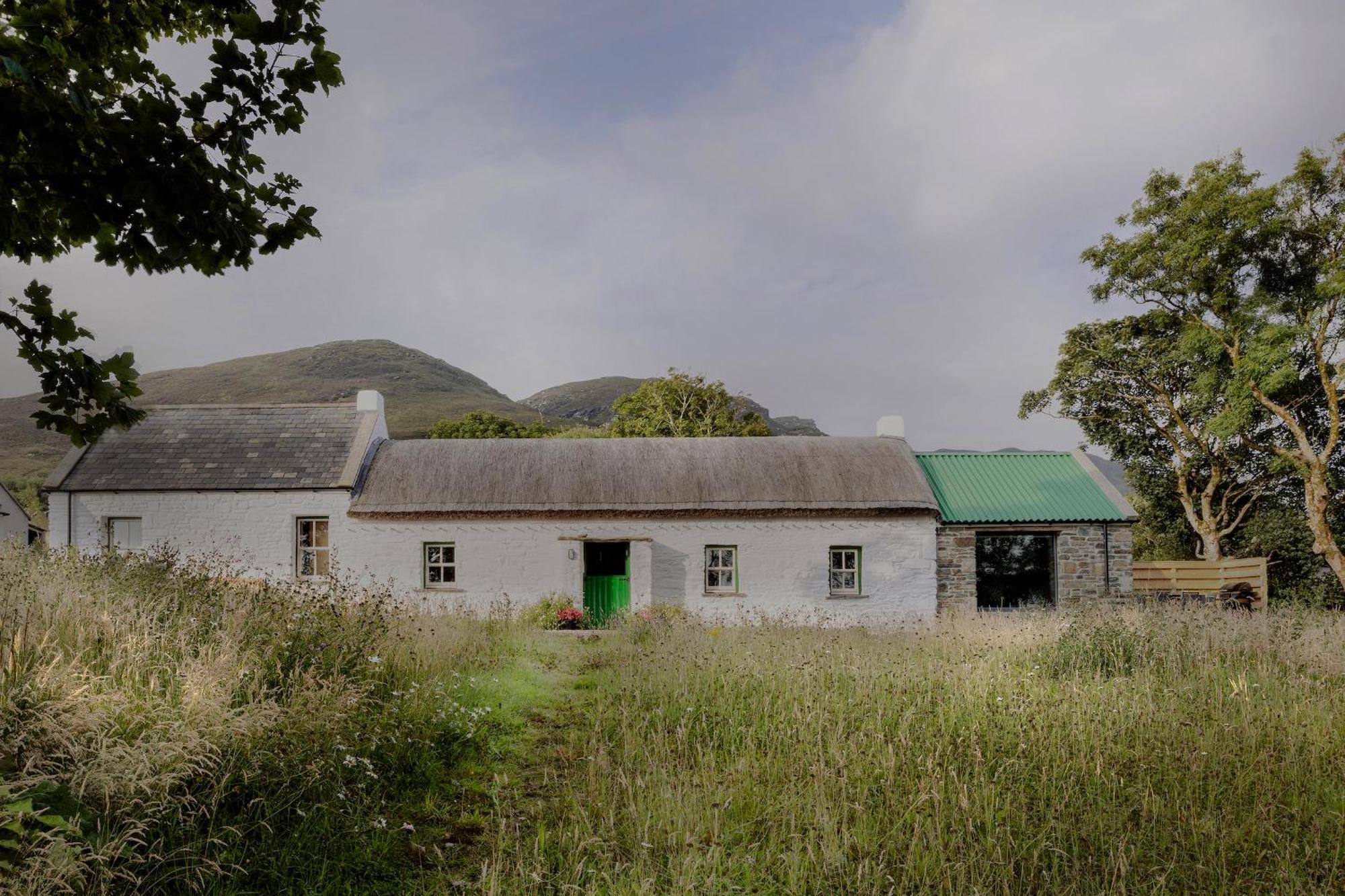 Secluded Thatched Cottage, Near Beaches & Hill Walking Rashenny Eksteriør bilde